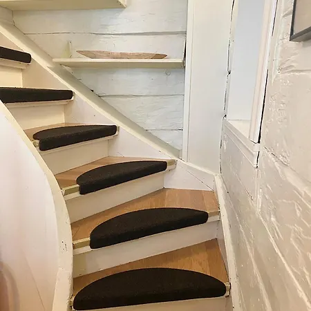 Апартаменти Charming House, Rare Historic House From 1779, Whole House Берген