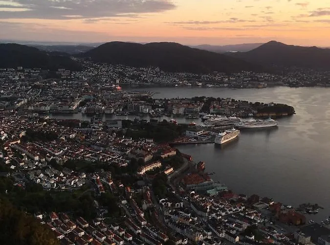 Apartman Charming House, Rare Historic House From 1779, Whole House Bergen